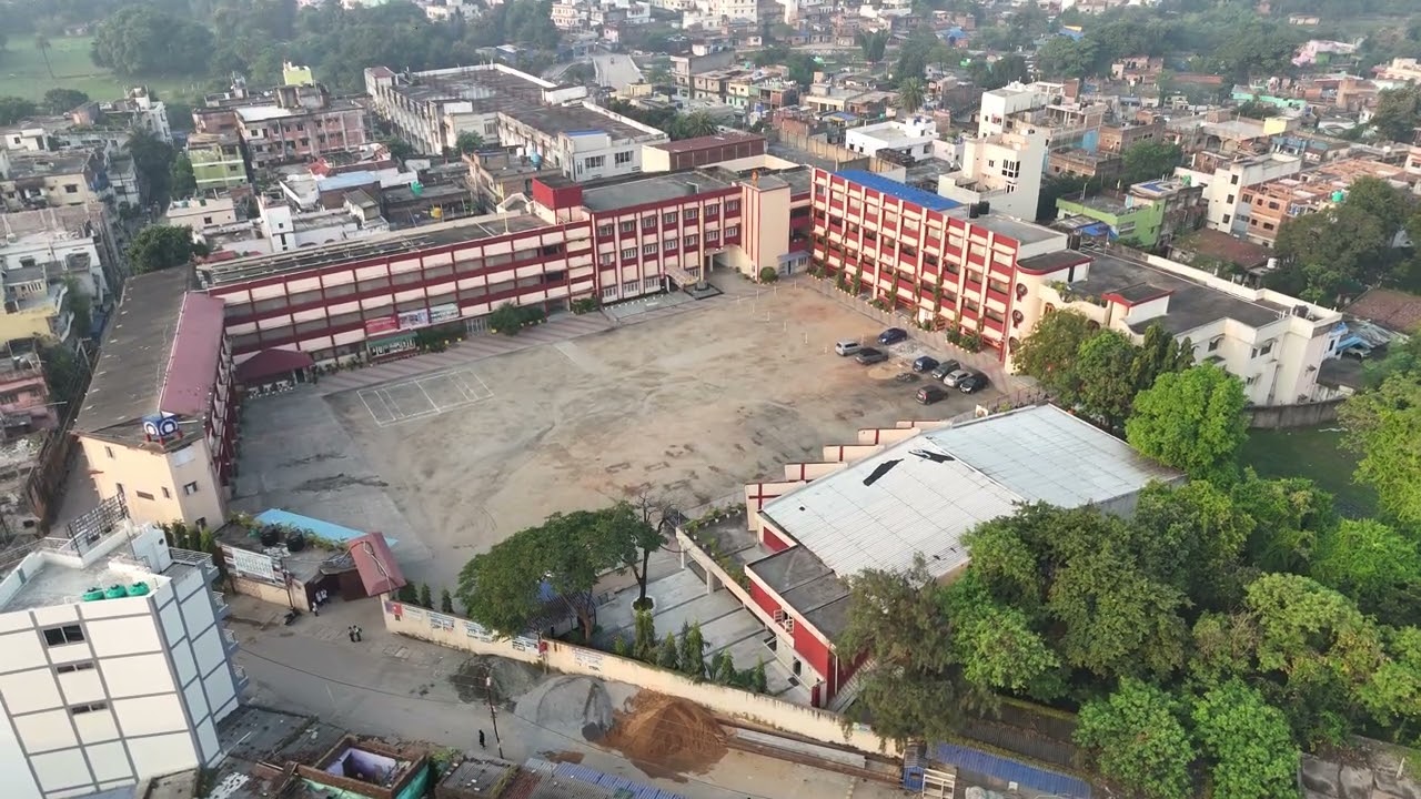 Guru Nanak Higher Secondary School, Ranchi campus group photo